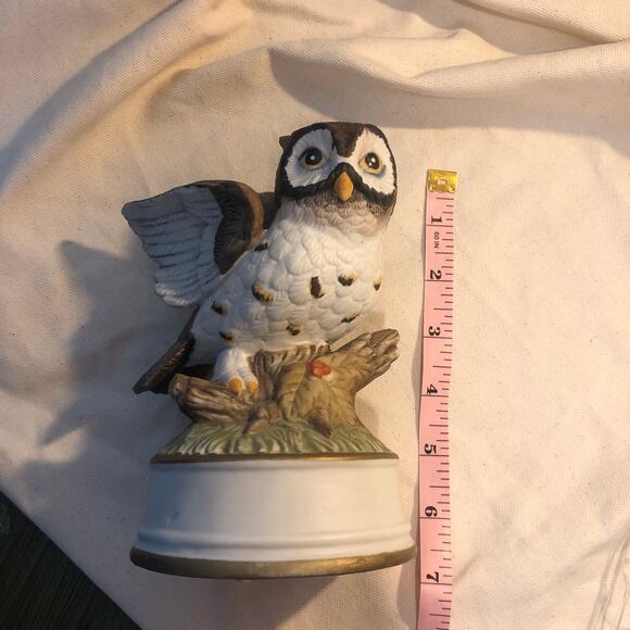 Vintage Owl Music Box Figurine Plays Some Enchanted Evening - Picture 7 of 7